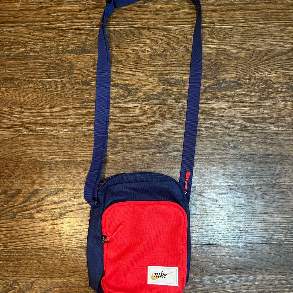 Nike Sportswear Heritage Crossbody Blue and Red bag